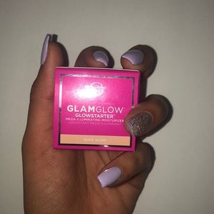 Glam glow illuminating moisturizer